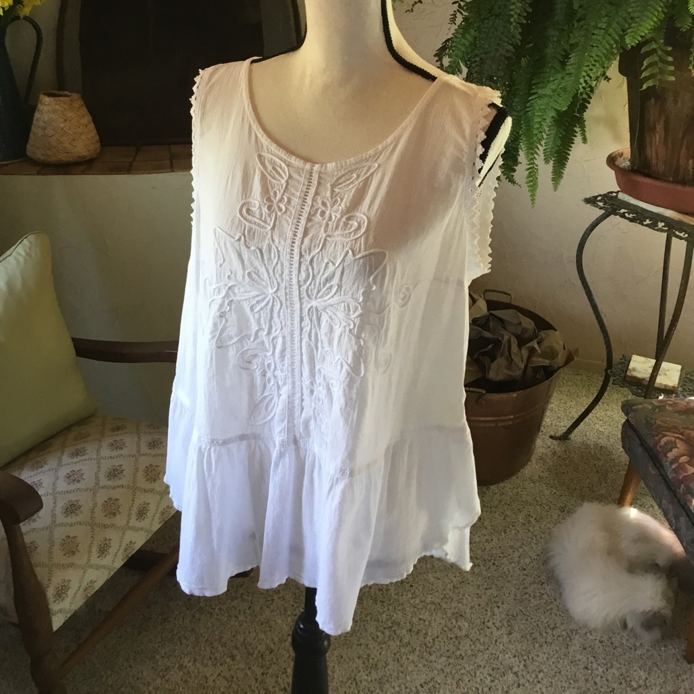 NWOT Soft Surroundings Embroidered Sleeveless Top